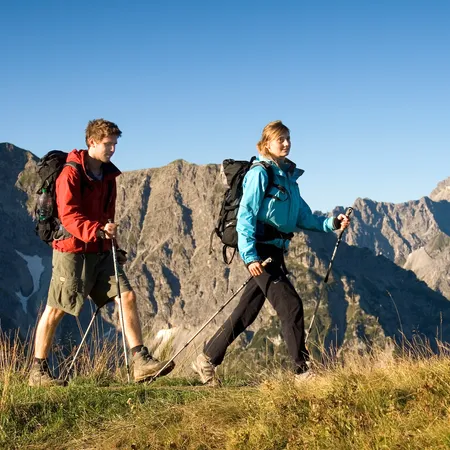 Wandern im Sommerurlaub in den Alpen